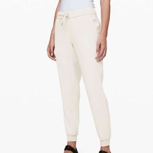 Lululemon Womens On the Fly Jogger - Silverstone